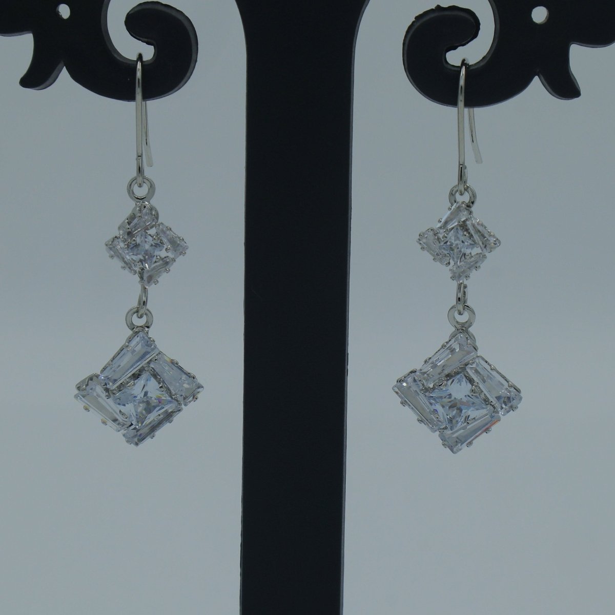 Siyaa Hook Earring - Nirvan Jewels